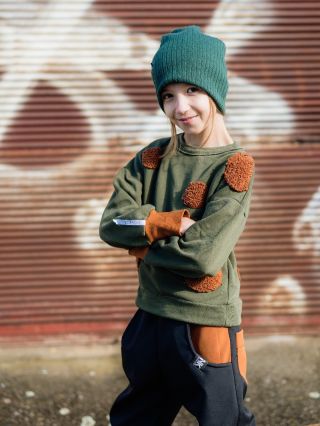 🌈 Mám tu pro vás další nový kousek, který ocení vaše děti – mikinu s plyšovými puntíky. Mikča je zdobená měkoučkými 3D...